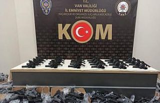Van’da tabanca kabzası ve sahte içki ele geçirildi