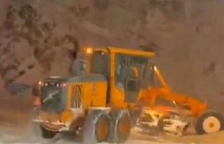 Van’da yoğun kar yağışı nedeniyle Kurubaş...