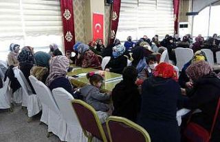 Vanlı kadınlar dost sohbetleri çerçevesinde bir...