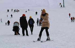 Vatandaşlar Hazarbaba Kayak Merkezine akın etti
