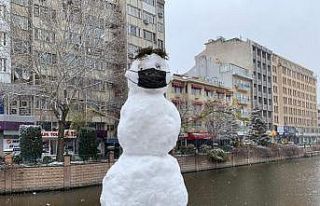 Vatandaştan kardan adamlı maske göndermesi