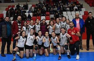 Voleybol küçük kızlarda bir galibiyet bir yenilgi