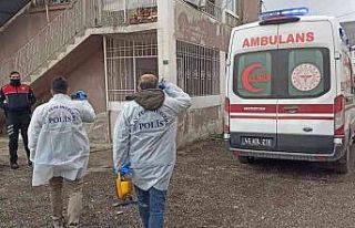 Yalnız yaşadığı evinde ölü bulundu