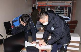 Yalova’da zabıtadan yabancı dil yazılı tabelâ...