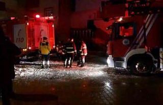 Yanan ayakkabılık bina sakinlerini sokağa döktü