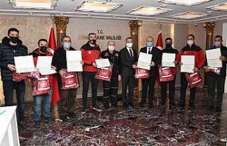 Yangın kahramanlarına teşekkür belgeleri verildi