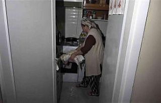 Yangını söndürme çalışmalarında evini su basan...