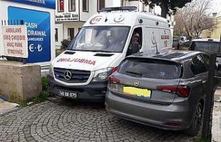 Yanlış park edilen araç ambulansın çıkışını...