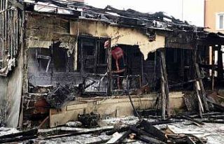 Yaşlı çiftin kaldığı baraka alev topuna döndü