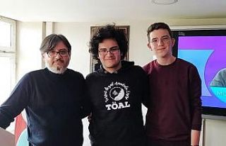 Yazar Kutlu öğrenciler ile buluştu