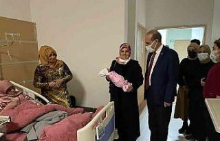 Yeni yıl bebeklerine ilk hediye Yalçınkaya’dan