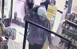 Yerde buldukları kartla pişkin pişkin alışveriş...