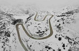 Yerde kar, havada sis keskin virajlı yolda zor anlar...