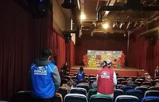 Yetim çocukları ‘masallar ülkesi’ne götürdüler