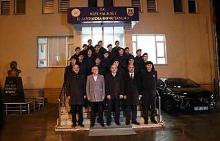Yılbaşında da çalışan kamu görevlilerine protokol...