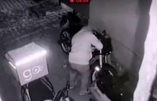 Yıllarca çalışıp aldığı motosikletini 17 dakikada...