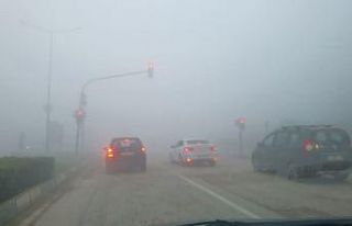 Yoğun sis sürücülere zor anlar yaşattı