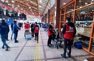Yollarda kalanlar barınaklarda konaklıyor