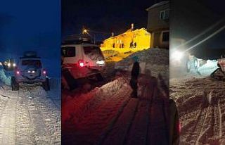 Yolu kardan kapanan mezradaki hasta 6 saat süren...