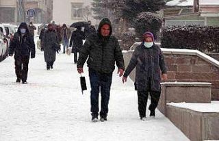 Yozgat’ta kar yağışı etkili oluyor