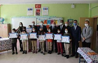 Yozgat’ta öğrenciler karnelerini aldı