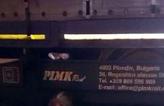 Yük treninin çarptığı şahıs yaralandı