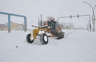 Yüksekova Belediyesinden karla mücadele çalışması