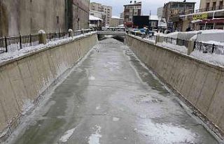 Yüksekova buz kesti