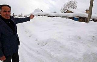 Yüksekova’da aşırı soğuklar hayatı donma noktasına...