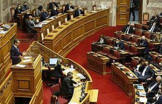 Yunanistan meclisinden Miçotakis hükümetine güvenoyu