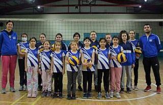Yunusemre Voleybol altyapısına hız verdi