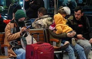 Yüzlerce vatandaş terminalde kaldı