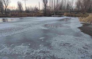 Zamantı Irmağı buz tuttu