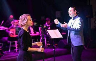 Zeki Müren Şarkıları mest etti