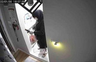 Ziynet eşyası çalan kadın hırsızlar kameraya...