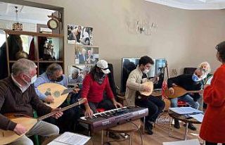 100 Yaş Evi üyeleri Yaşlılar Haftasında müzik...