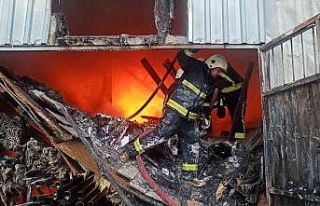 10 araç ve 26 personelle müdahale edilen yangın...