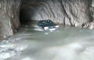 132 yıllık taş yol suyla doldu