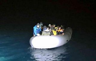 16 düzensiz gömen yakalandı