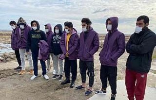 35 göçmen donmaktan son anda kurtarıldı