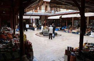 5 asırlık han zamana meydan okuyor