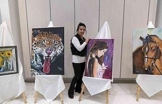 76 yaşında resim sergisi açtı