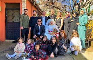 8 torun, 4 çocuk sahibi çift yeniden gelinlik ve...