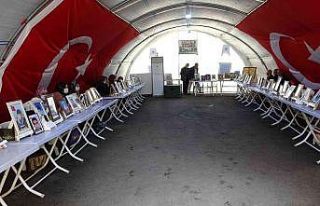 8 yıldır kızından ayrı olan evlat nöbetindeki...