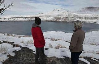 Acıgöl krater gölünden kar manzaraları