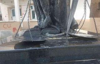 Adalet Anıtını ateşe veren 2 şüpheli gözaltına...