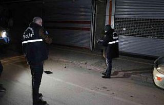 Adana’da otomobilin altında kar maskesi ile 3 adet...