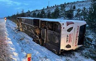 Afyonkarahisar’da yolcu otobüsü devrildi, 8 kişi...