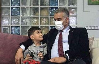 Ahlatcı’dan kanseri yenen Emir’e ziyaret