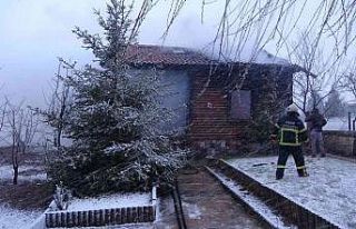 Ahşap ev alevlere teslim oldu